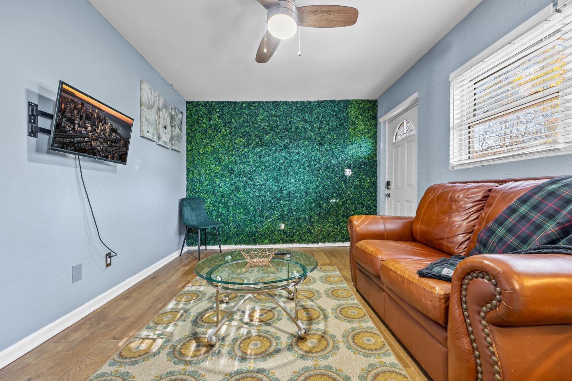 Ferienhaus Tenement Treasure - Renovated Mechanicsville *